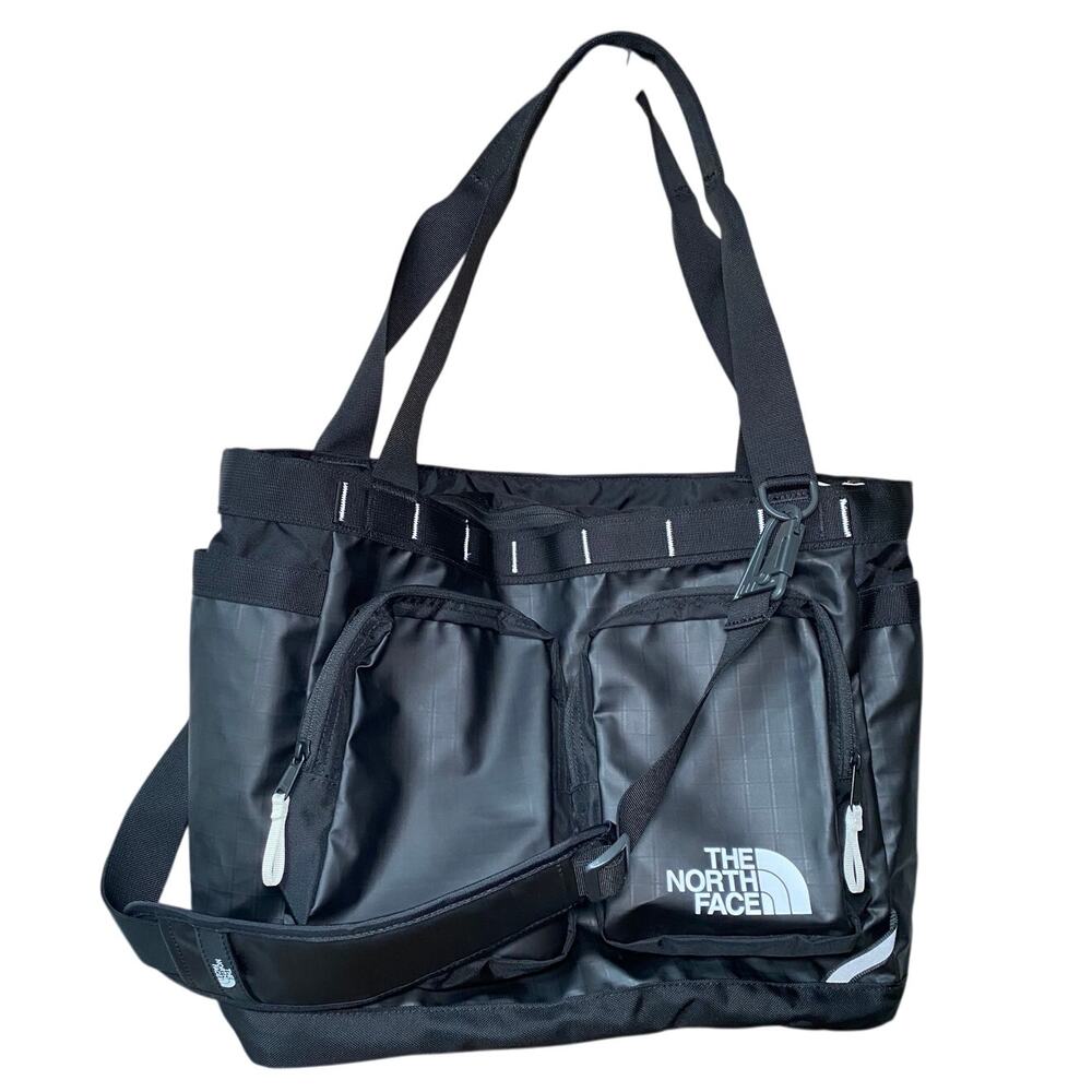 The North Face Base Camp Voyager Tote in Black🌋